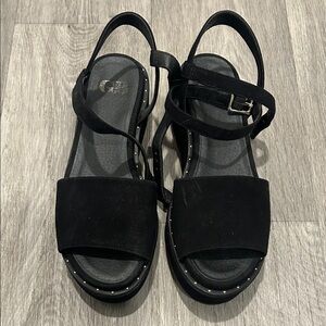 Gianni Bini Black platform sandals